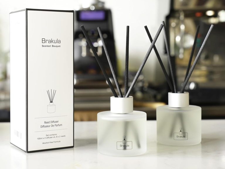 garnishing oil, permeating fragrance, propelling perfume